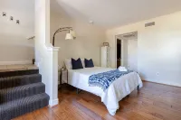 NEW! Downtown Tempe Loft - Walk to ASU & Mill Ave. - balcony