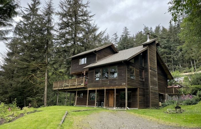 A Cozy Home Away From Home in Alaska!