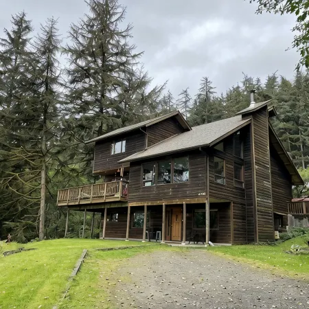 A Cozy Home Away From Home in Alaska!