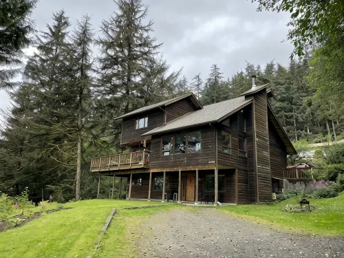 A Cozy Home Away From Home in Alaska!