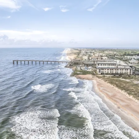 Sun & Fun @ Can't Be Beat Beachfront Location!