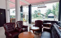 Ashofa Syariah Hotel - parking