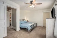 Renovated Victorian Home with Private Garden & Fire Pit! - 무료 와이파이
