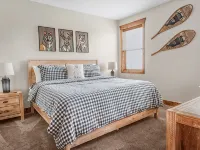 Teton National Park Avails! Great Location, Games, Laundry, & Playround! Hotels in Driggs