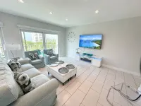 Steps to Sand/2 King Bedrooms/Free Laundry in Unit - Wifi