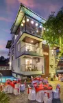 Drizzle Villa with Swimming Pool Near Maapro Garden - Desayuno