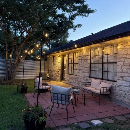 Charming 3-bedroom Georgetown house close to Square. Long term stays welcomed.