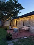 Charming 3-bedroom Georgetown house close to Square. Long term stays welcomed.