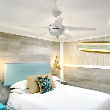 Comfortable home with King bed suite - close to Beach!