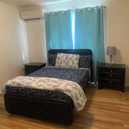 Beautiful, quiet and secured two bedroom house エバレットのホテル