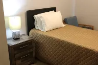Athens city townhouse, 3 bedrooms, 2.5 baths, FREE Wi-Fi, FREE Parking, Deck, 18