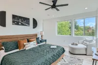 7 Bdrm Compound DT Austin I Clubhouse I Pools Available I Sxsw Top Spots! - Bungalow