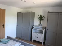 Moderne Ferienwohnung mit Großem Außenbereich, Familien- und Haustierfreundlich Hotels in Struppen