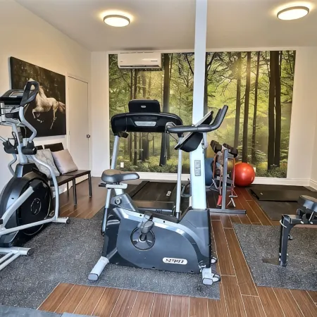 Luxurious 3 bedroom condo. 2 minutes from beautiful Mont Bromont. CITQ#248275
