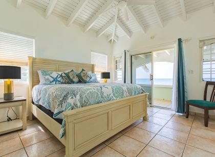 Beachfront Home with Screened-In Porch - Near Downtown - Auto On Generator
