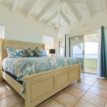 Beachfront Home with Screened-In Porch - Near Downtown - Auto On Generator