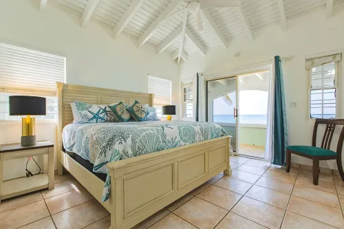 Beachfront Home with Screened-In Porch - Near Downtown - Auto On Generator - Wifi