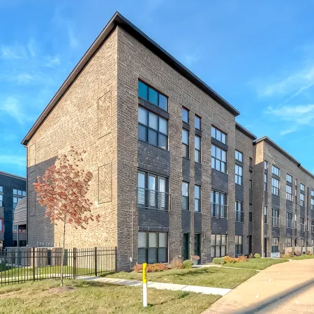 Luxurious 3 BR Distillery District Townhouse - Eight Belles