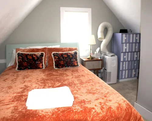 Cozy Pet Friendly House Next To Train Hotels in Canton