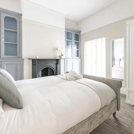 Stroll To The City Centre In From Chic Refurbished Townhouse
