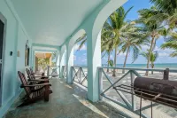 Charming 3-bedroom 2-bathroom Beachfront Beauty with separate living quarters -  Privatzimmer