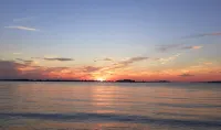 Panoramic view, large deck, ground floor apartment, walk to subway and beach