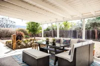 Modern Newbury Park Home| Netflix| Quiet| Safe| Meticulously Clean - 4-Star