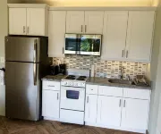 Renovated Amazing Waterfront Escape: Balcony, Paradise At A Great Price!