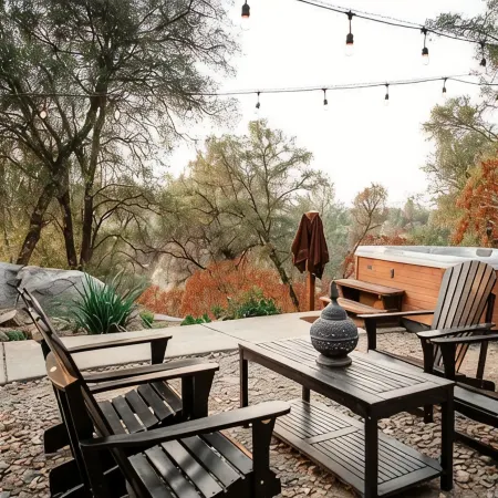 Romantic River Cabin w/ Hot Tub, views, spa bathroom, Close to 2 Yosemite Gates