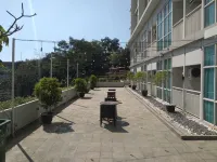 Comfy Studio Room at Apartment Taman Melati Jatinangor - Parkplatz