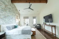 Gorgeous Estate w/180° Views of the Lake and 300+ ft of Waterfront! - Boutique