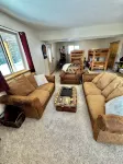 Renovated, roomy, 4BR, private log cabin with rec room, Starlink, views & more… - 3성급