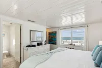 "Seaglass Cottage" - Direct Oceanfront, Vilano beach access near St. Augustine - Beach