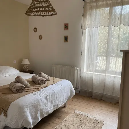 "La Maison 4" in the Heart of Town / 4 Air-Conditioned Bedrooms