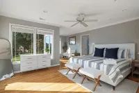 Lakefront w/ private dock, hot tub, game room, boat house hangout - Boutique