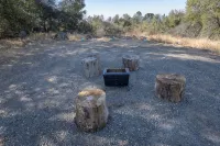 Charming 2-bedroom cabin Near Yosemite NP, High Speed WiFi in lovely Mariposa - Alphydda