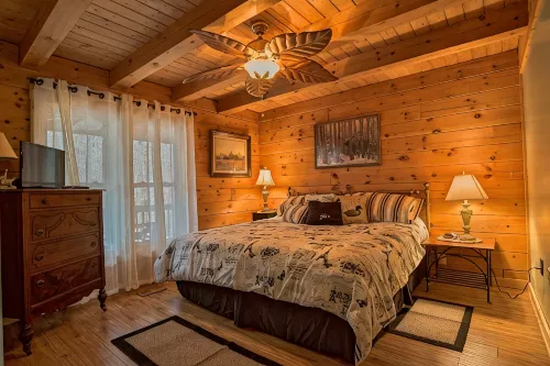 Relaxing 'Riverdance' Log Cabin  is 2.7 miles from Tryon Equestrian Resort - Chalets