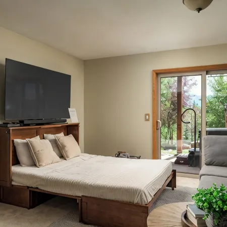 Purple Mountain Chalet - Hot Tub! - Views! - Playground! - Gameroom!