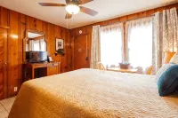 Romantic Couples Cabin near Park Gate Entrance to Sequoia Nat'l Park