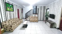 OYO 1380 Velodrome Family House Syariah - Hostellit