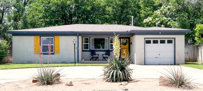 The Yellow Door- Close to I-40, Garage, B-ball Court, Fire-pit and Grill Hotels in Amarillo