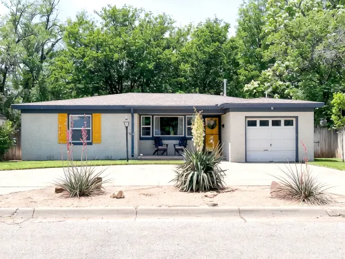 The Yellow Door- Close to I-40, Garage, B-ball Court, Fire-pit and Grill - บูติค
