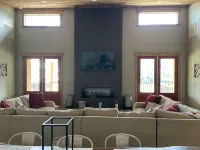 ON THE ROCKS is the place to be!!! A new spacious cabin & fully stocked! - 부티크