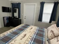 Fisherman's Flat    Cozy 3-bedroom cabin short walk to water at Cypress Cove - 3 estrellas