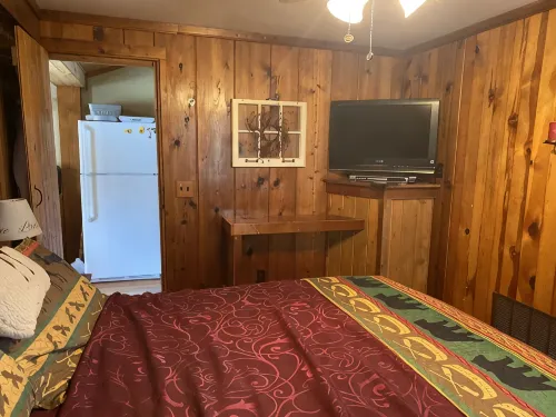 Scenic Cabin by the Lake - 3-Star