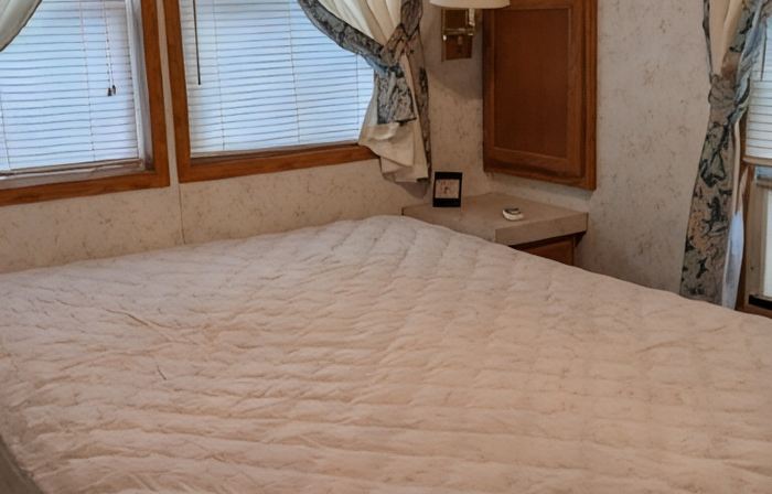 Park model unit #5 for rent by Silver Lake NY