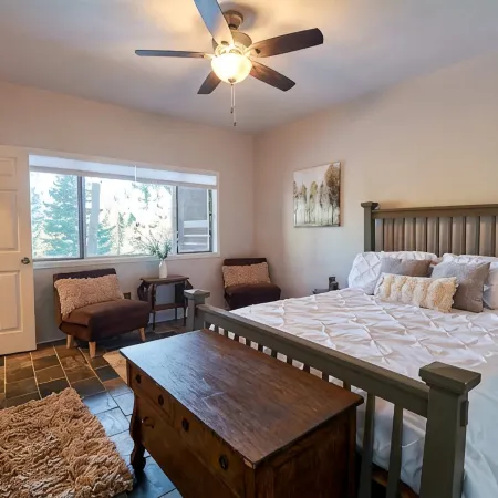 Ski in/out Stunning remodeled 1/1 ground floor