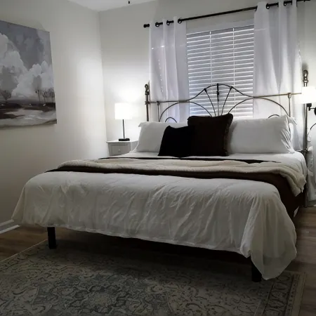 High Cotton! Completelyrenovated 3BR, 2.5BA home! 1.5 mi to the Village!