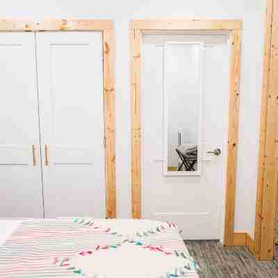 Cozy 1 BD rental home in Historic Tree Streets Rooms