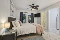 Beach Villa with Private Pool - Walk to beach and Island View Casino - Country Houses
